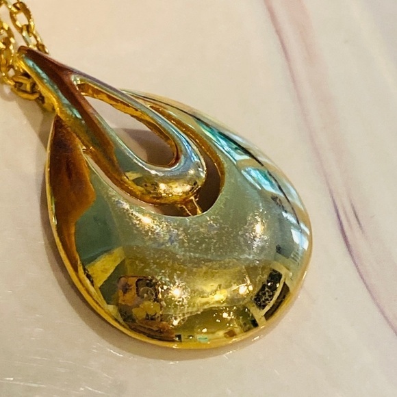 Vintage Gold Tone Chain Pendant 18” Long Tear Drop Design - Picture 3 of 15